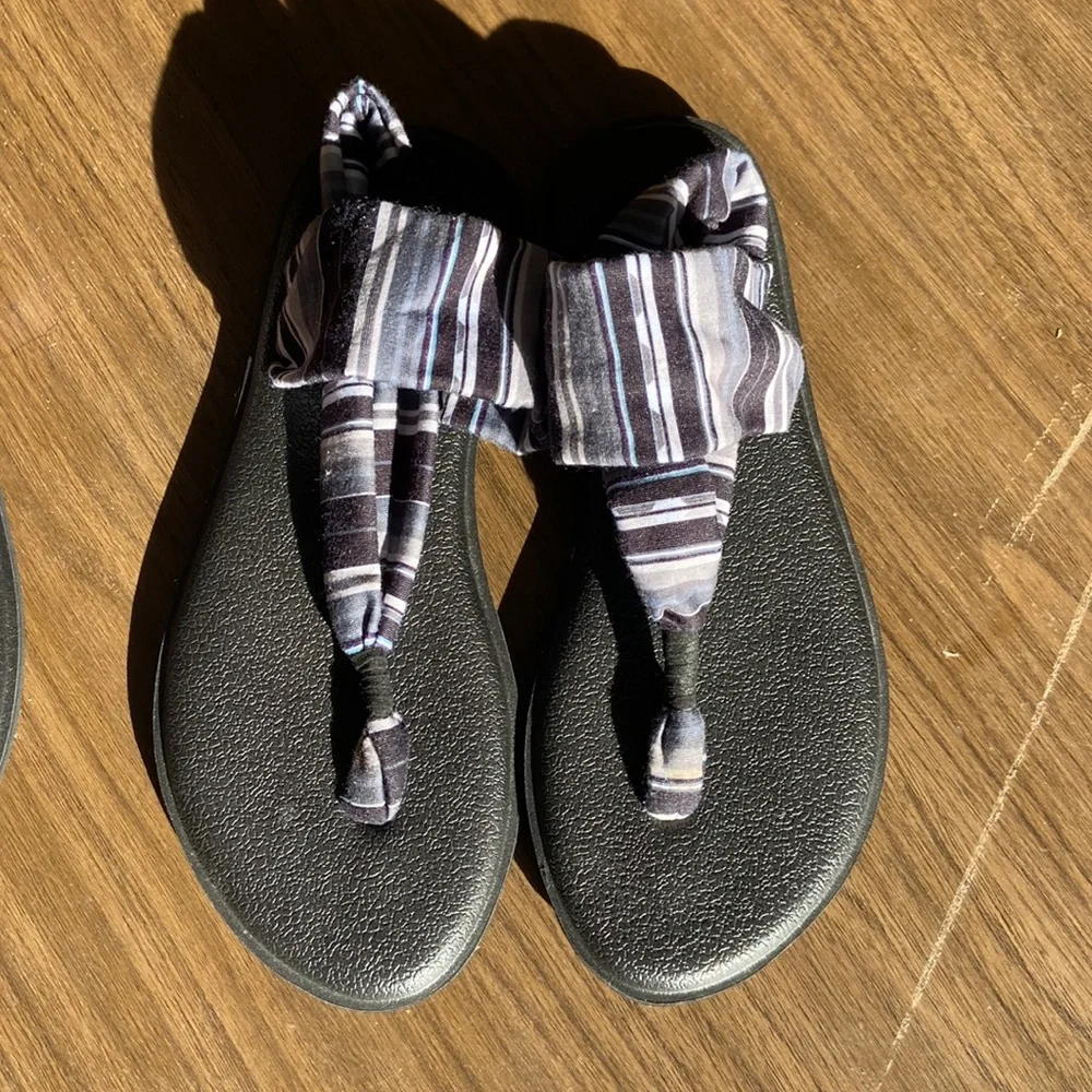 Sanuk Striped Sandals with Knotted Straps girls size 4/5 two pairs pink & black